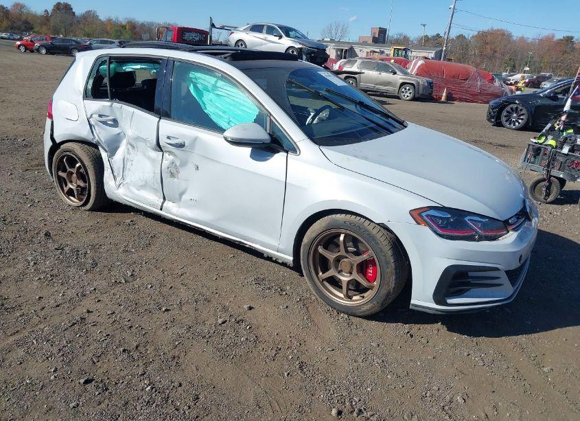 2019 Volkswagen Golf GTI 2.0T AUTOBAHN/2.0T RABBIT EDITION/2.0T S/2.0T SE (VIN 3VW5T7AU6KM010343) main photo