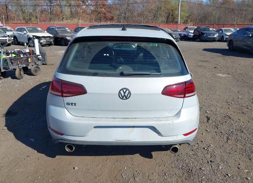 Photo 16 of 2019 Volkswagen Golf GTI 2.0T AUTOBAHN/2.0T RABBIT EDITION/2.0T S/2.0T SE (VIN 3VW5T7AU6KM010343)