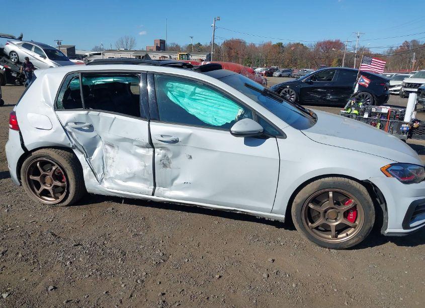Photo 6 of 2019 Volkswagen Golf GTI 2.0T AUTOBAHN/2.0T RABBIT EDITION/2.0T S/2.0T SE (VIN 3VW5T7AU6KM010343)