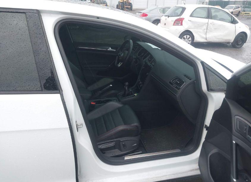 Photo 5 of 2019 Volkswagen Golf GTI 2.0T AUTOBAHN/2.0T RABBIT EDITION/2.0T S/2.0T SE (VIN 3VW5T7AU7KM029807)
