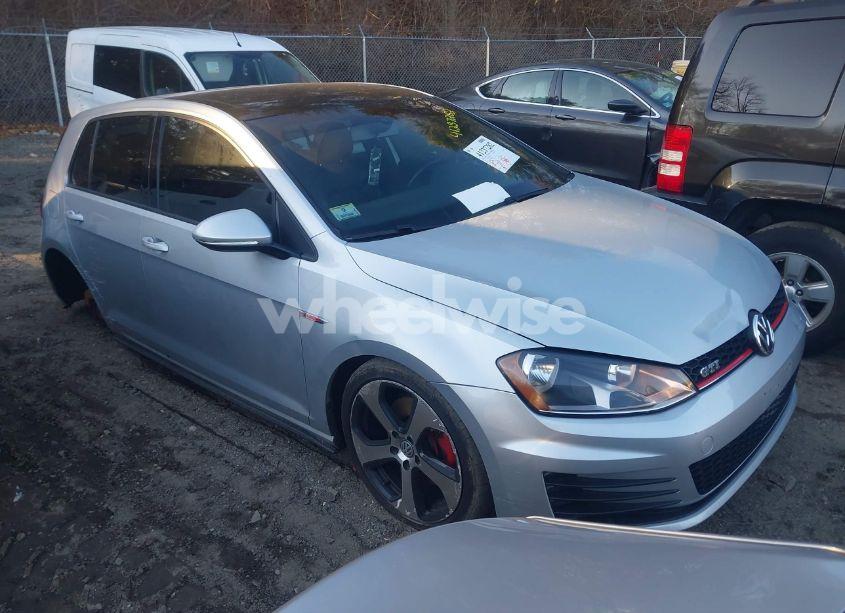 2015 Volkswagen Golf GTI 2.0T SE 4-DOOR (VIN 3VW5T7AU8FM001603) main photo