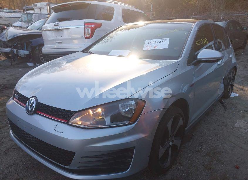 Photo 2 of 2015 Volkswagen Golf GTI 2.0T SE 4-DOOR (VIN 3VW5T7AU8FM001603)