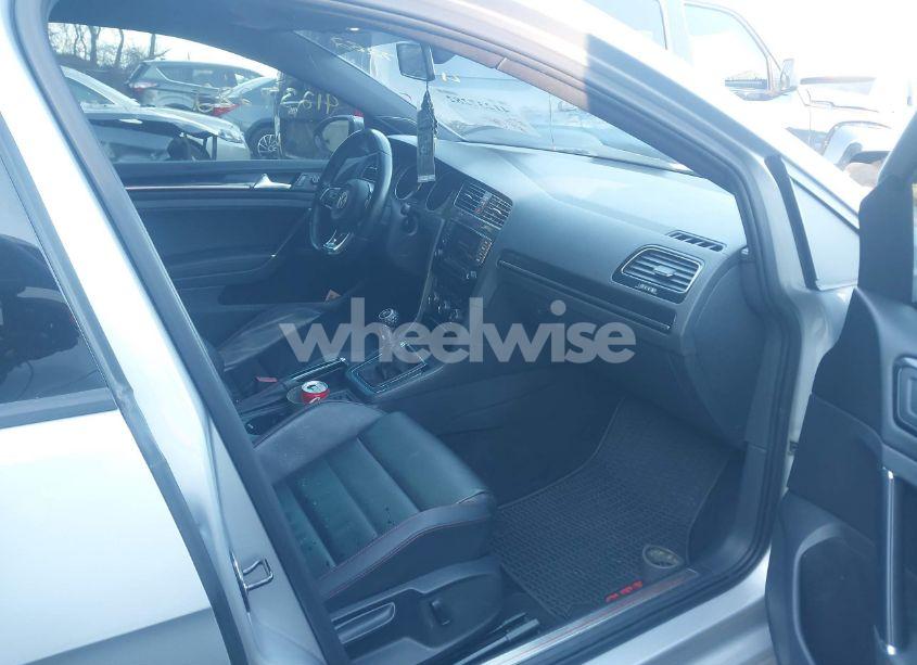 Photo 5 of 2015 Volkswagen Golf GTI 2.0T SE 4-DOOR (VIN 3VW5T7AU8FM001603)