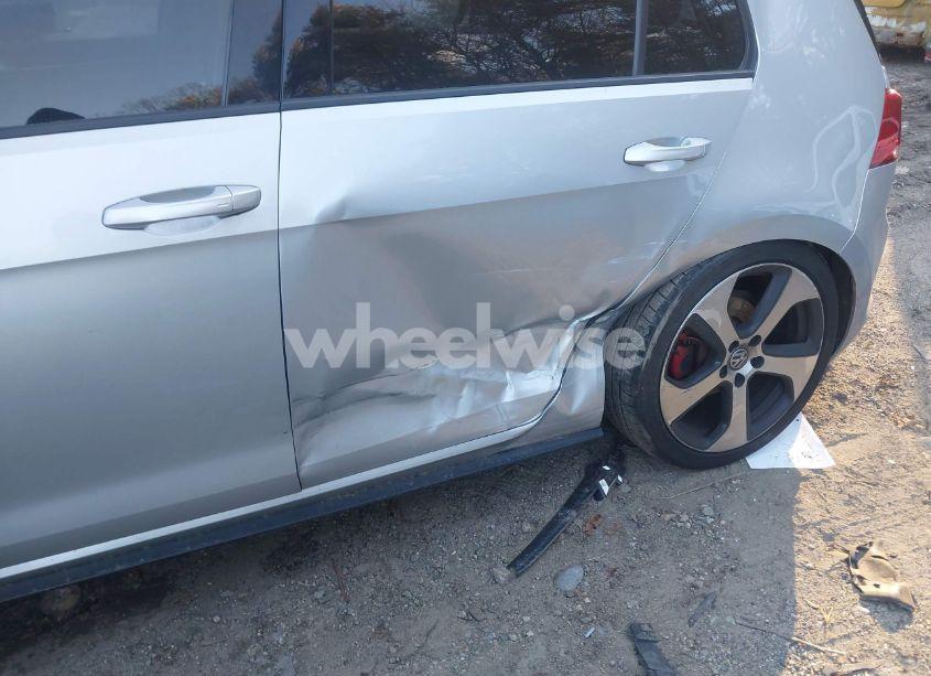 Photo 6 of 2015 Volkswagen Golf GTI 2.0T SE 4-DOOR (VIN 3VW5T7AU8FM001603)