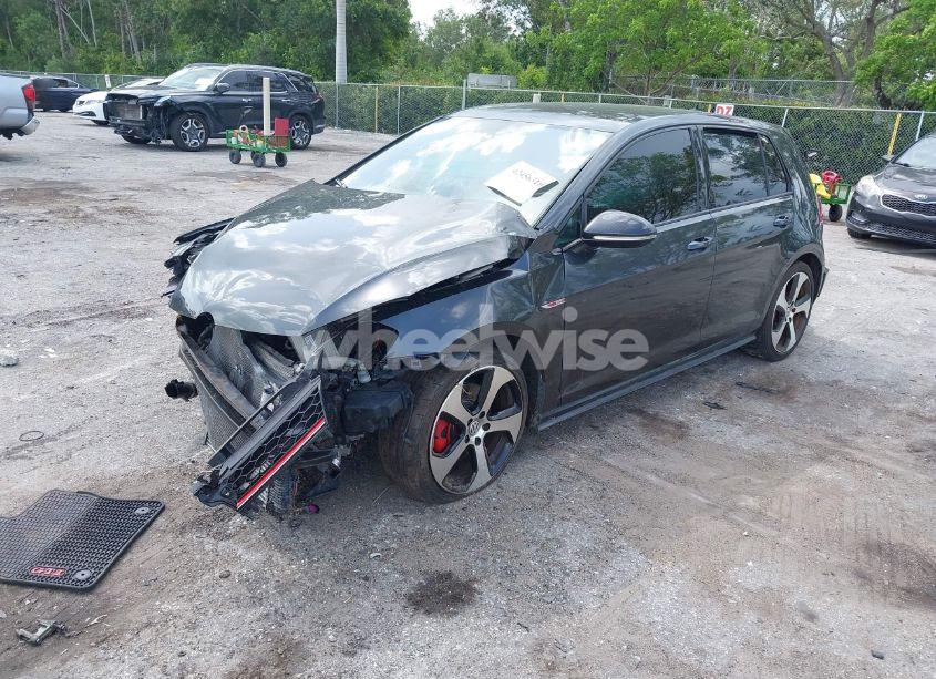 Photo 2 of 2015 Volkswagen Golf GTI 2.0T SE 4-DOOR (VIN 3VW5T7AU9FM002386)