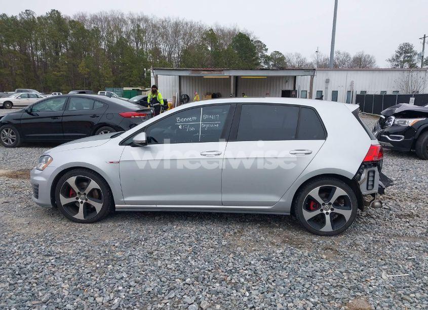 Photo 15 of 2015 Volkswagen Golf GTI 2.0T SE 4-DOOR (VIN 3VW5T7AU9FM068078)