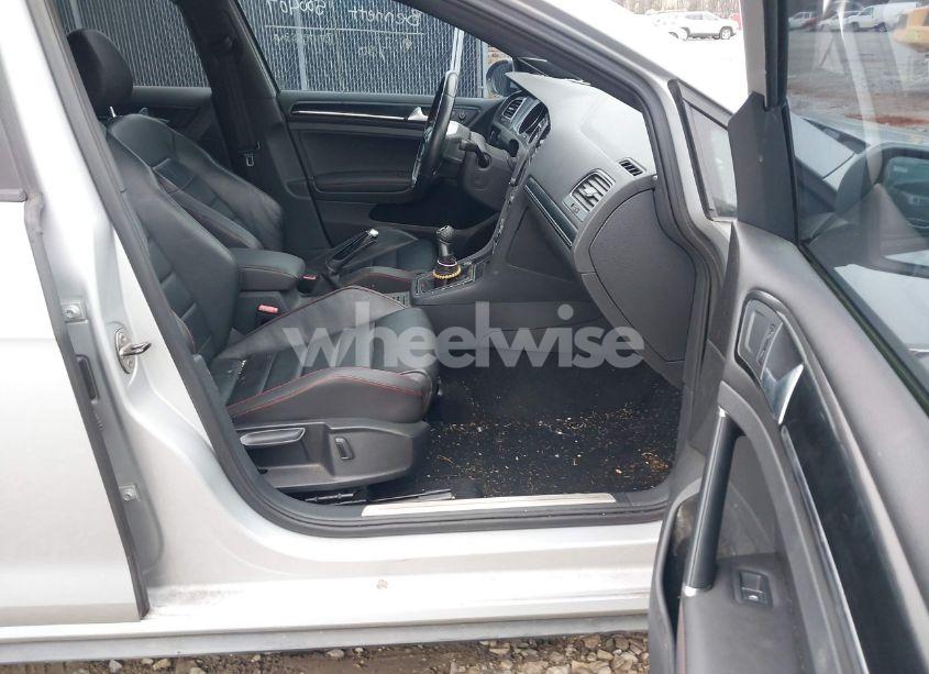 Photo 5 of 2015 Volkswagen Golf GTI 2.0T SE 4-DOOR (VIN 3VW5T7AU9FM068078)