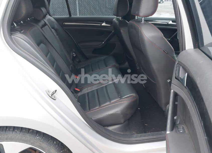 Photo 8 of 2015 Volkswagen Golf GTI 2.0T SE 4-DOOR (VIN 3VW5T7AU9FM068078)