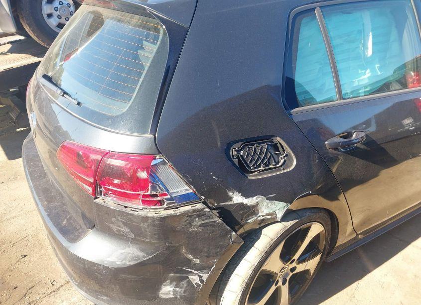 Photo 17 of 2015 Volkswagen Golf GTI 2.0T SE 4-DOOR (VIN 3VW5T7AUXFM001053)