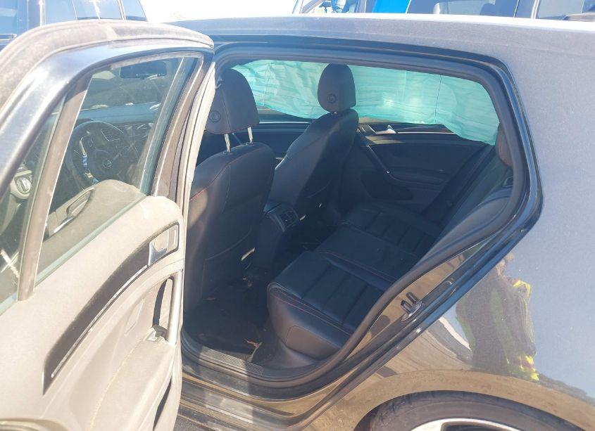 Photo 8 of 2015 Volkswagen Golf GTI 2.0T SE 4-DOOR (VIN 3VW5T7AUXFM001053)