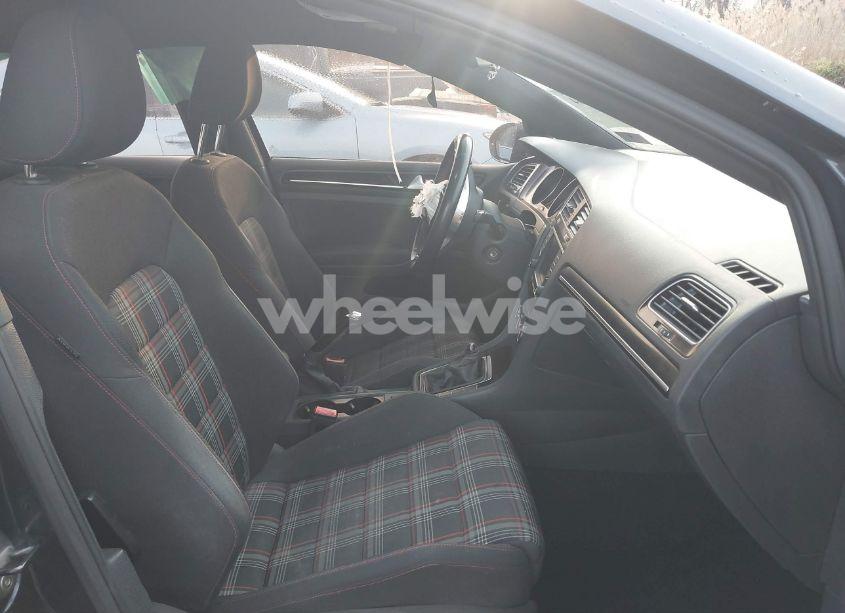Photo 5 of 2016 Volkswagen Golf GTI S 4-DOOR (VIN 3VW5T7AUXGM044020)