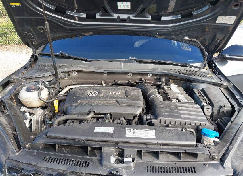 Photo 10 of 2019 Volkswagen Golf GTI 2.0T AUTOBAHN/2.0T RABBIT EDITION/2.0T S/2.0T SE (VIN 3VW5T7AUXKM017859)