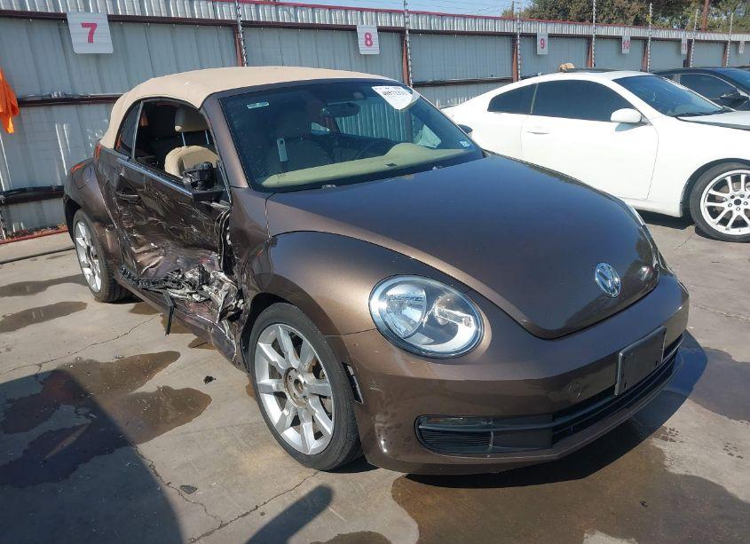 2013 Volkswagen Beetle 2.5L (VIN 3VW5X7AT3DM825341) main photo