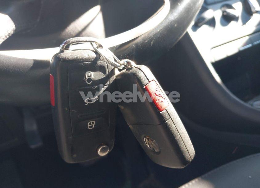 Photo 11 of 2013 Volkswagen Beetle 2.5L (VIN 3VW5X7AT6DM828394)