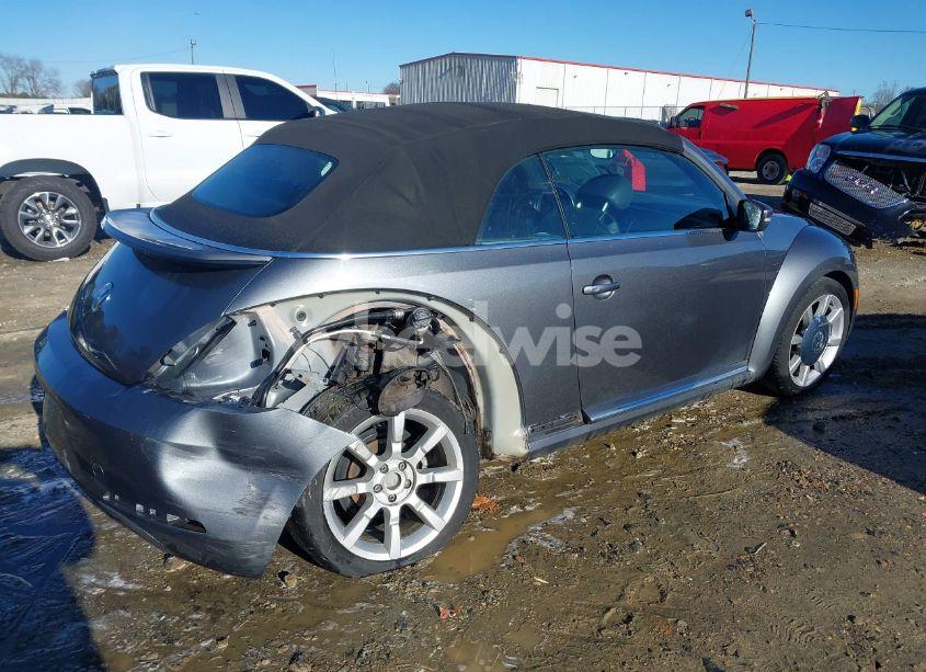 Photo 4 of 2013 Volkswagen Beetle 2.5L (VIN 3VW5X7AT6DM828394)