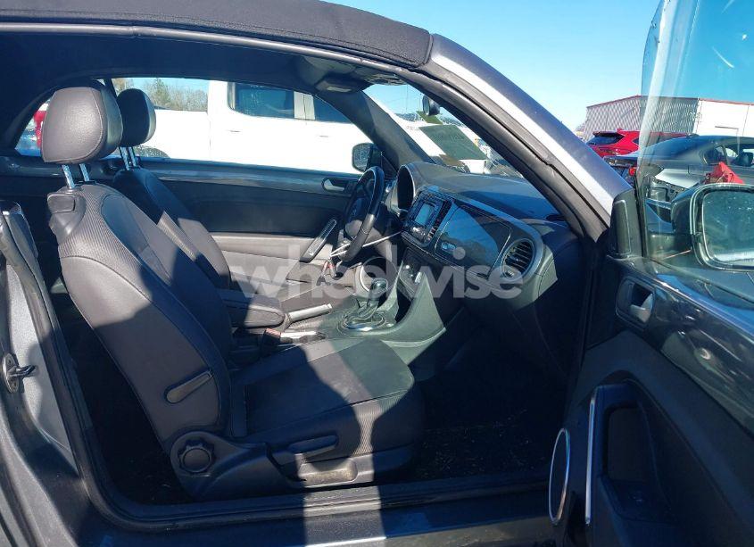 Photo 5 of 2013 Volkswagen Beetle 2.5L (VIN 3VW5X7AT6DM828394)