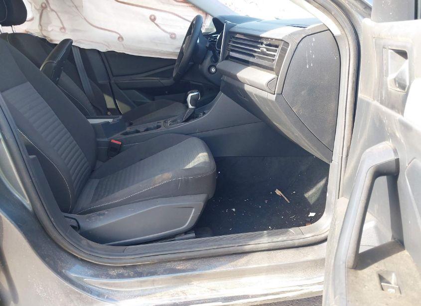 Photo 5 of 2025 Volkswagen Jetta 1.5T S (VIN 3VW5X7BU0SM017761)