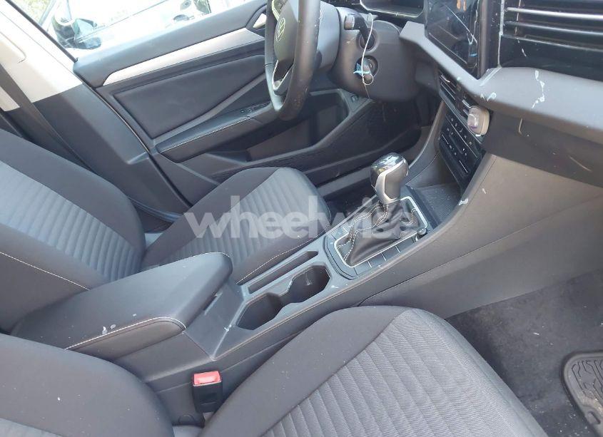 Photo 5 of 2025 Volkswagen Jetta 1.5T S (VIN 3VW5X7BU1SM033919)