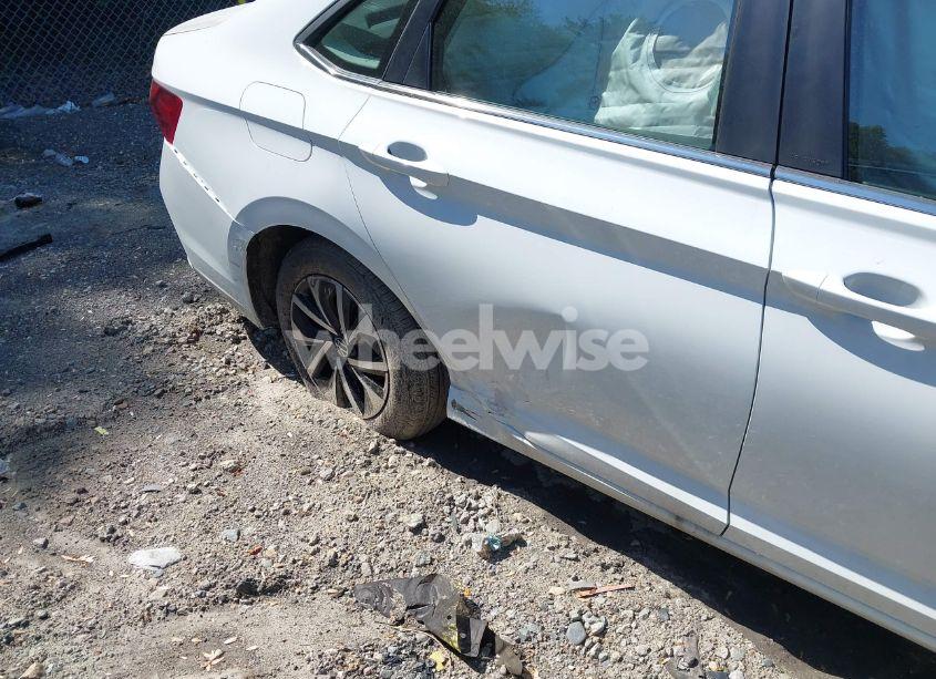 Photo 6 of 2025 Volkswagen Jetta 1.5T S (VIN 3VW5X7BU1SM033919)