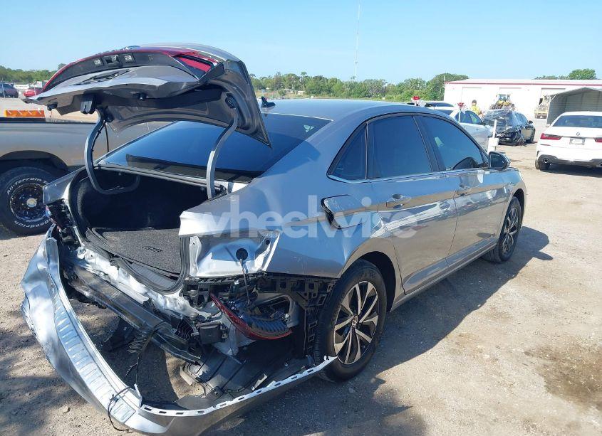 Photo 4 of 2025 Volkswagen Jetta 1.5T S (VIN 3VW5X7BU2SM042628)