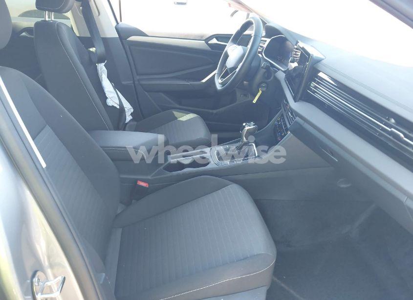 Photo 5 of 2025 Volkswagen Jetta 1.5T S (VIN 3VW5X7BU2SM042628)