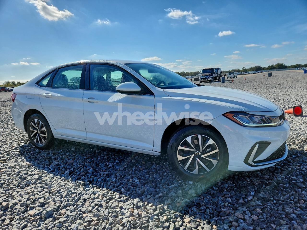 Photo 4 of 2025 VOLKSWAGEN JETTA S (VIN 3VW5X7BU8SM050099)