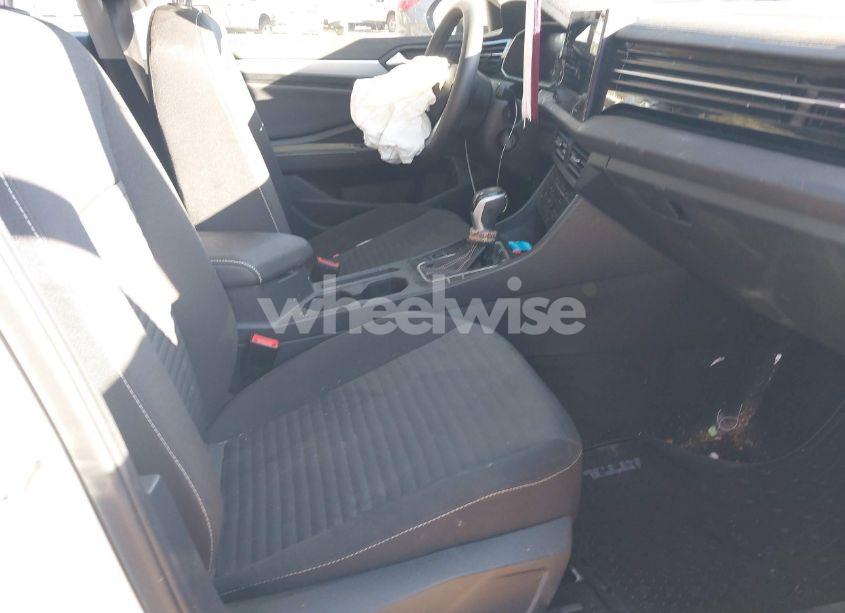 Photo 5 of 2025 Volkswagen Jetta 1.5T S (VIN 3VW5X7BU9SM000828)