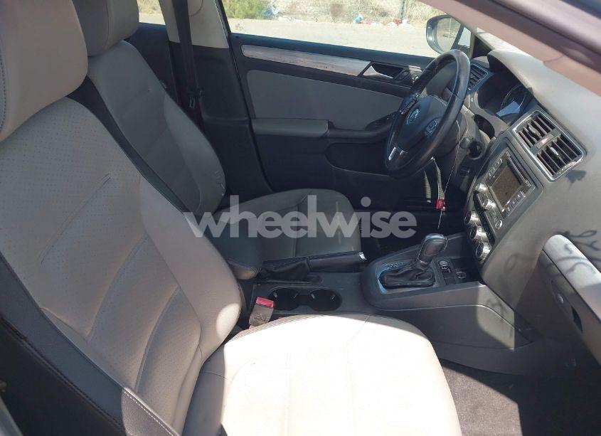 Photo 5 of 2013 Volkswagen Jetta HYBRID SEL (VIN 3VW637AJ1DM272672)