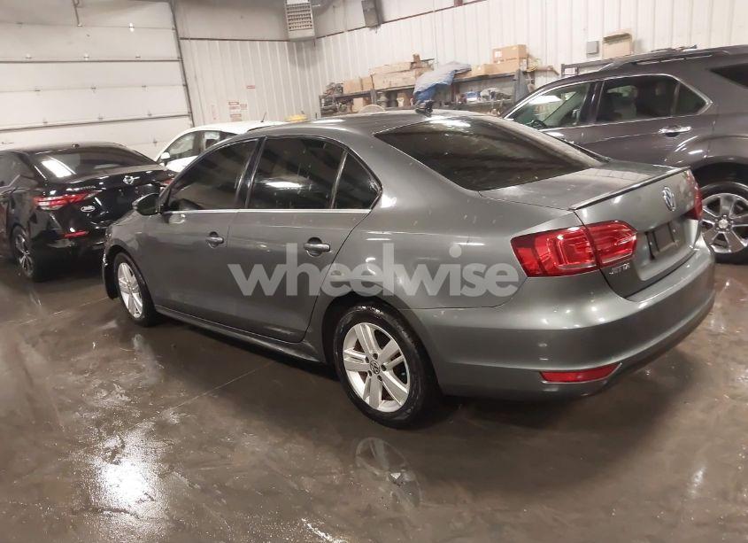 Photo 3 of 2013 Volkswagen Jetta HYBRID SEL (VIN 3VW637AJ2DM226056)