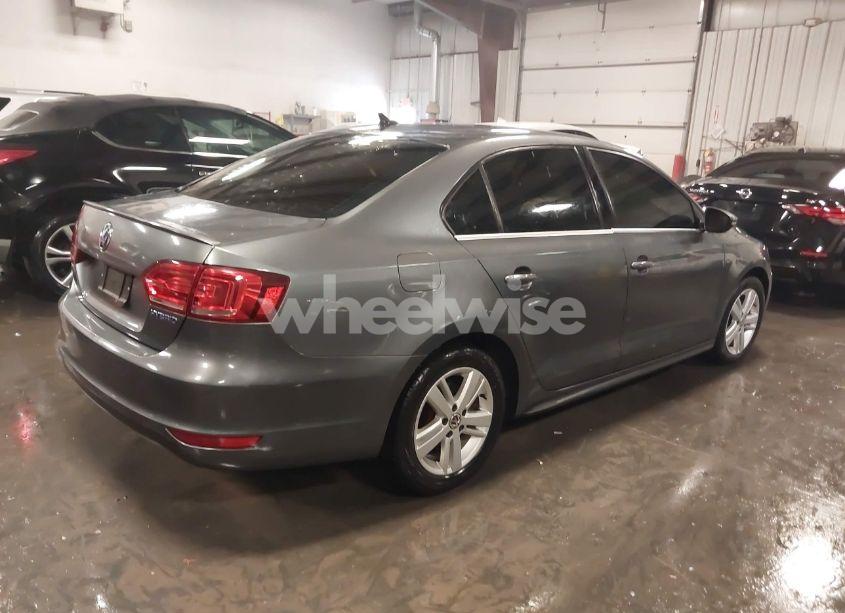 Photo 4 of 2013 Volkswagen Jetta HYBRID SEL (VIN 3VW637AJ2DM226056)
