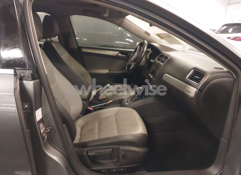 Photo 5 of 2013 Volkswagen Jetta HYBRID SEL (VIN 3VW637AJ2DM226056)