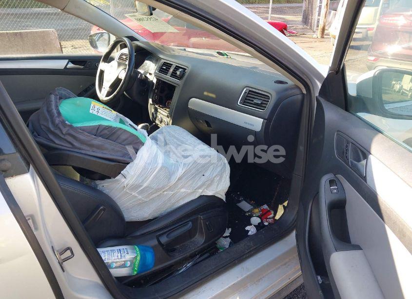 Photo 5 of 2013 Volkswagen Jetta HYBRID SEL PREMIUM (VIN 3VW637AJ3DM213882)