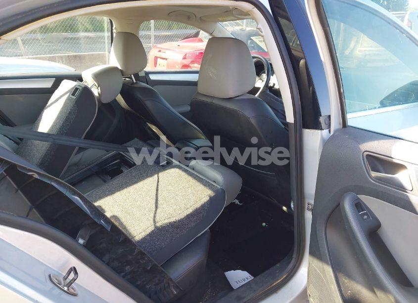 Photo 8 of 2013 Volkswagen Jetta HYBRID SEL PREMIUM (VIN 3VW637AJ3DM213882)