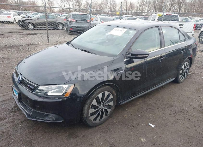 Photo 2 of 2013 Volkswagen Jetta HYBRID SEL PREMIUM (VIN 3VW637AJ3DM220556)