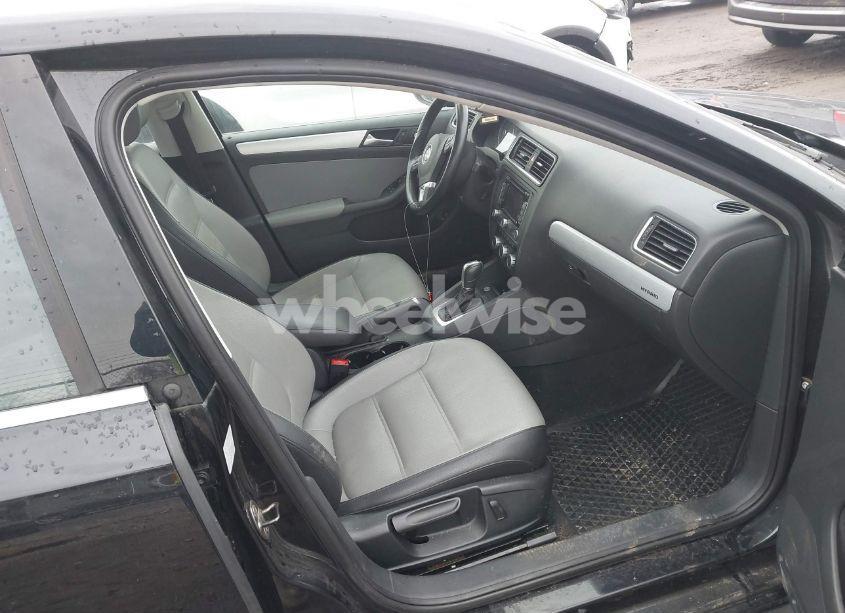 Photo 5 of 2013 Volkswagen Jetta HYBRID SEL PREMIUM (VIN 3VW637AJ3DM220556)