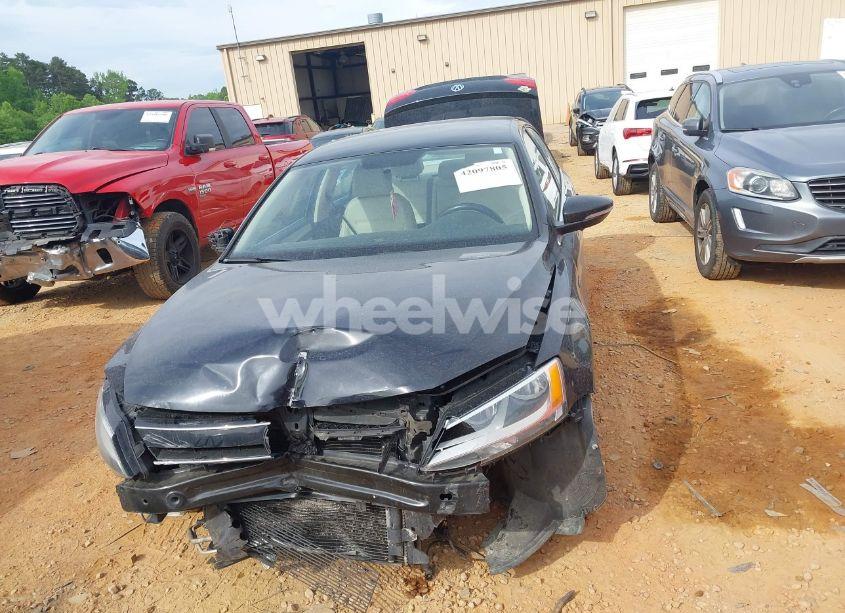 Photo 12 of 2013 Volkswagen Jetta HYBRID SE (VIN 3VW637AJ4DM313411)