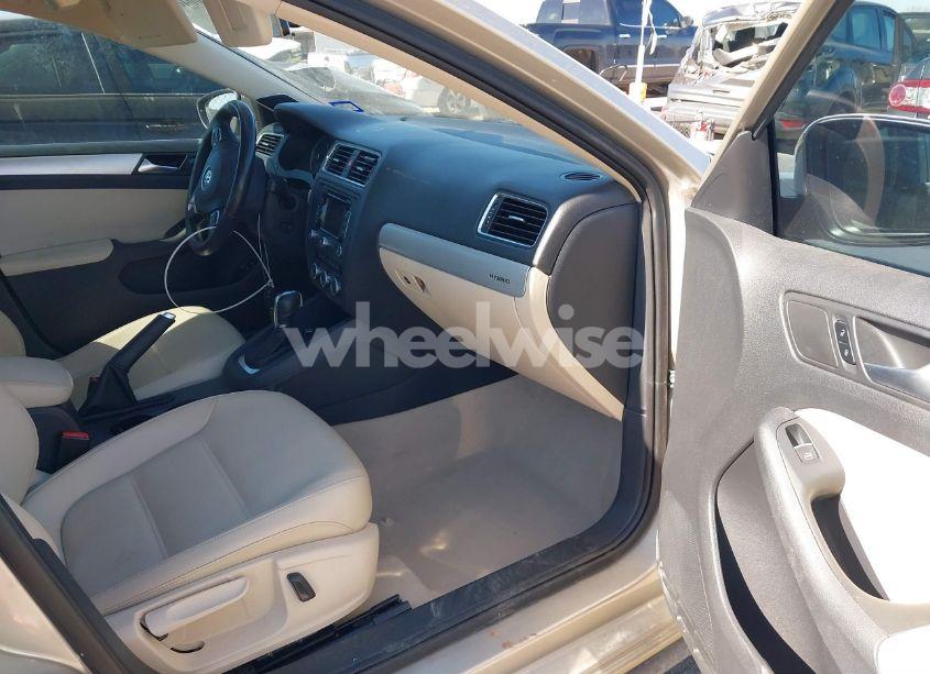 Photo 5 of 2013 Volkswagen Jetta HYBRID SEL PREMIUM (VIN 3VW637AJ7DM279917)