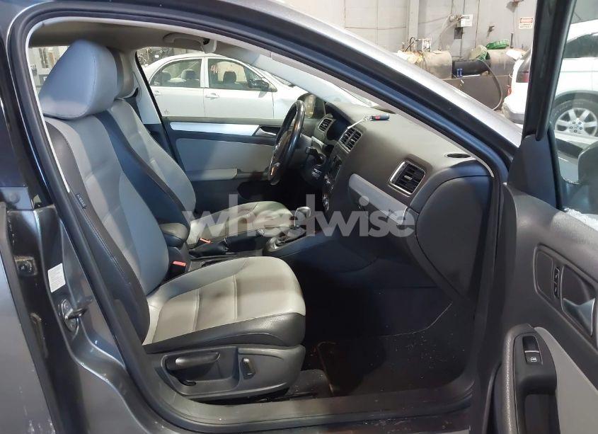 Photo 5 of 2013 Volkswagen Jetta HYBRID SEL (VIN 3VW637AJ8DM230225)