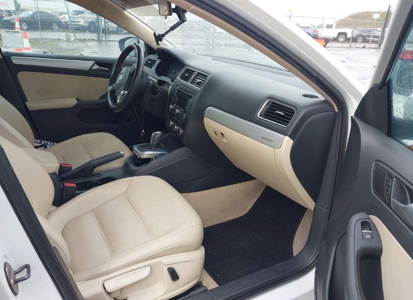 Photo 5 of 2013 Volkswagen Jetta HYBRID SEL (VIN 3VW637AJ8DM311869)