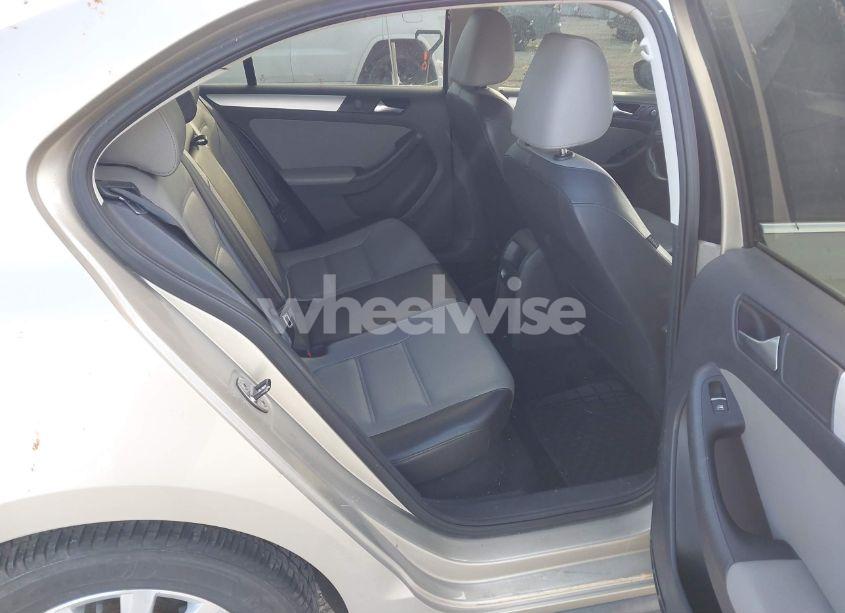 Photo 8 of 2013 Volkswagen Jetta HYBRID SE (VIN 3VW637AJXDM245051)