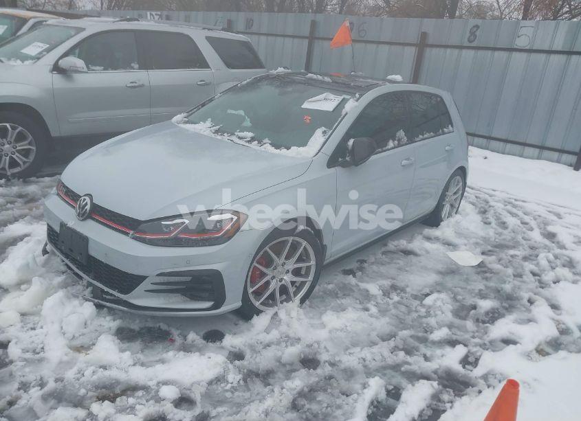 Photo 2 of 2019 Volkswagen Golf GTI (VIN 3VW6T7AU2KM013597)