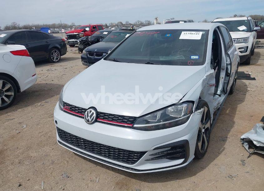 Photo 2 of 2019 Volkswagen Golf GTI 2.0T AUTOBAHN/2.0T RABBIT EDITION/2.0T S/2.0T SE (VIN 3VW6T7AU5KM020317)