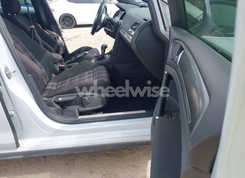 Photo 5 of 2019 Volkswagen Golf GTI 2.0T AUTOBAHN/2.0T RABBIT EDITION/2.0T S/2.0T SE (VIN 3VW6T7AU5KM020317)