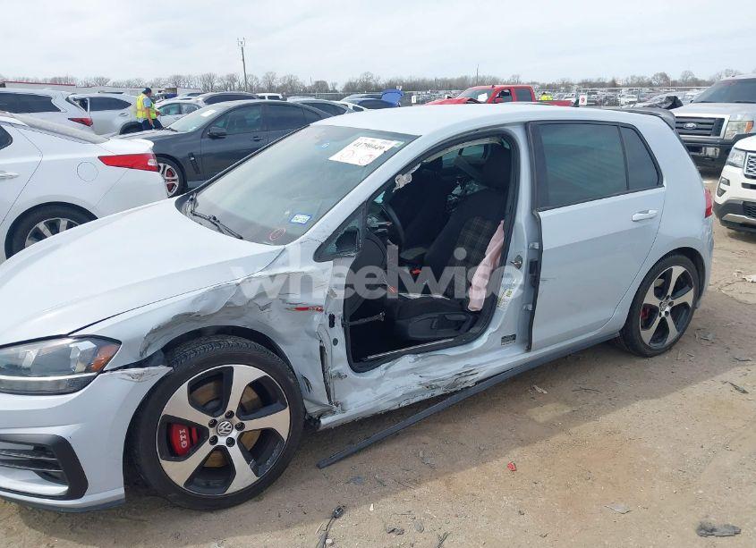 Photo 6 of 2019 Volkswagen Golf GTI 2.0T AUTOBAHN/2.0T RABBIT EDITION/2.0T S/2.0T SE (VIN 3VW6T7AU5KM020317)