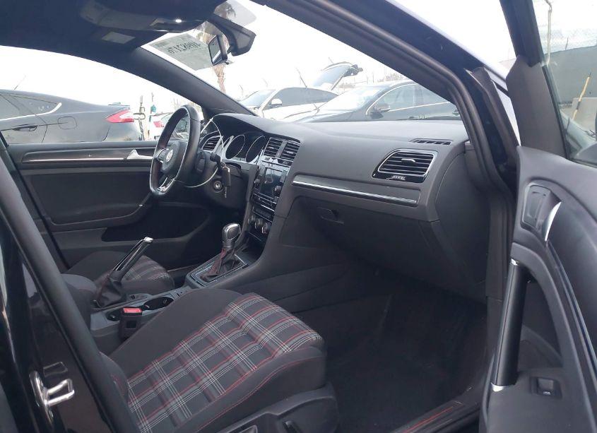 Photo 5 of 2019 Volkswagen Golf GTI 2.0T AUTOBAHN/2.0T RABBIT EDITION/2.0T S/2.0T SE (VIN 3VW6T7AU5KM035805)