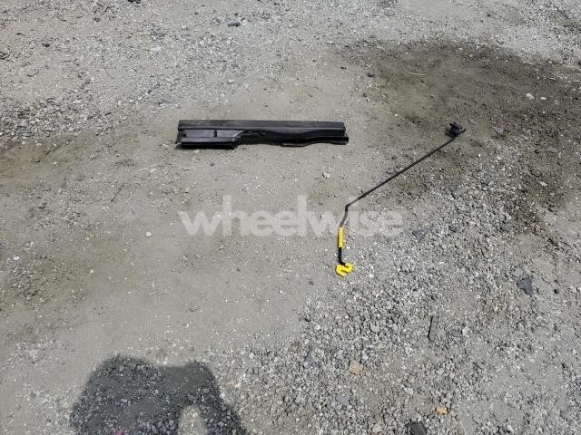 Photo 2 of 2019 VOLKSWAGEN JETTA GLI (VIN 3VW6T7BU2KM223566)