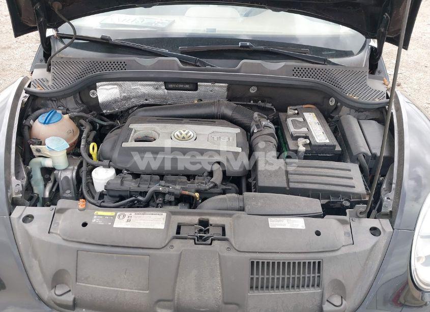 Photo 10 of 2013 Volkswagen Beetle 2.0T (VIN 3VW767AT1DM814267)