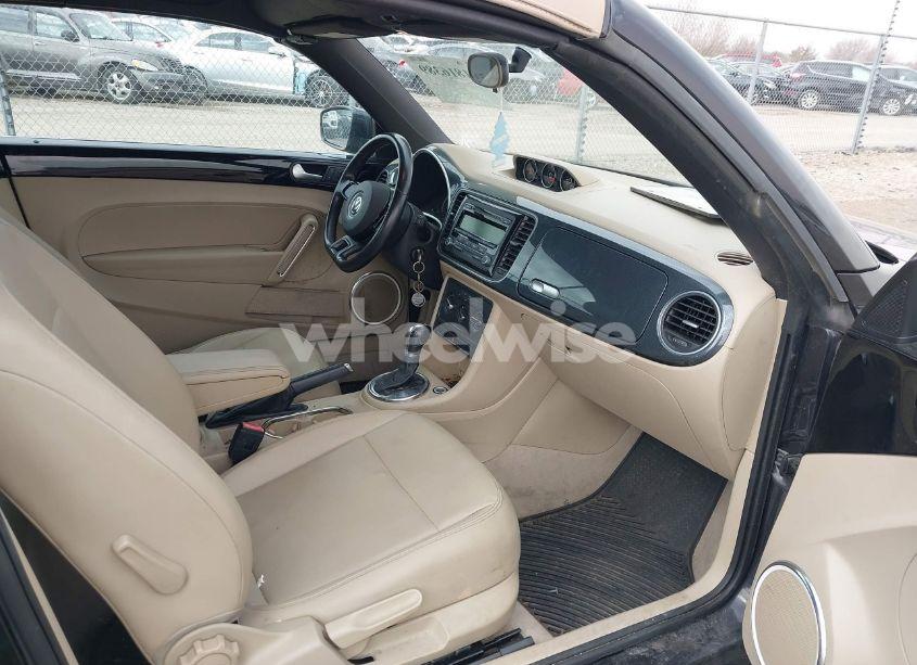 Photo 5 of 2013 Volkswagen Beetle 2.0T (VIN 3VW767AT1DM814267)