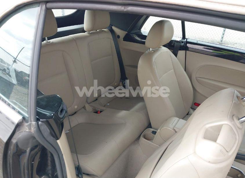 Photo 8 of 2013 Volkswagen Beetle 2.0T (VIN 3VW767AT1DM814267)