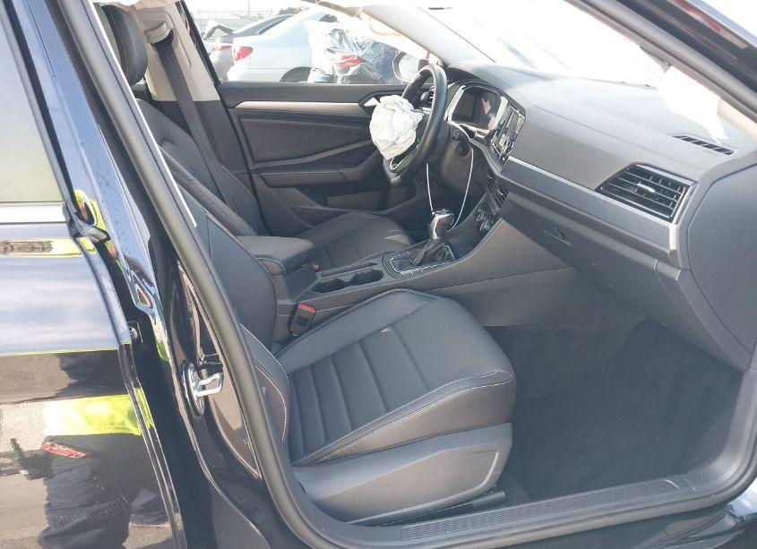 Photo 5 of 2022 Volkswagen Jetta 1.5T SE (VIN 3VW7M7BU0NM019791)